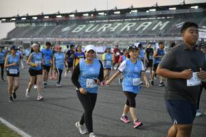 BIB: 52610
                            <button type="button" onclick="openModal(10465394)" class="btn btn-primary btn-sm float-right btn-popup" data-toggle="modal" data-target=".modal-high-quality">
                        <i class="fas fa-shopping-cart"></i> Add to Cart
                    </button>
                                            <button type="button" onclick="isThisMe(10465394, true)" class="btn btn-success btn-sm float-right btn-popup btn-isme hidden" data-toggle="tooltip" data-placement="bottom" title="นี่คือรูปของคุณใช่ไหม คลิกที่นี่เพื่อเอาเข้าอัลบั้ม">
                        <i class="fas fa-plus"></i> Add to album
                    </button>
                    <button type="button" onclick="isThisMe(10465394, false)" class="btn btn-warning btn-sm float-right btn-popup btn-isnotme hidden">
                        <i class="fas fa-ban"></i> Remove from album
                    </button>